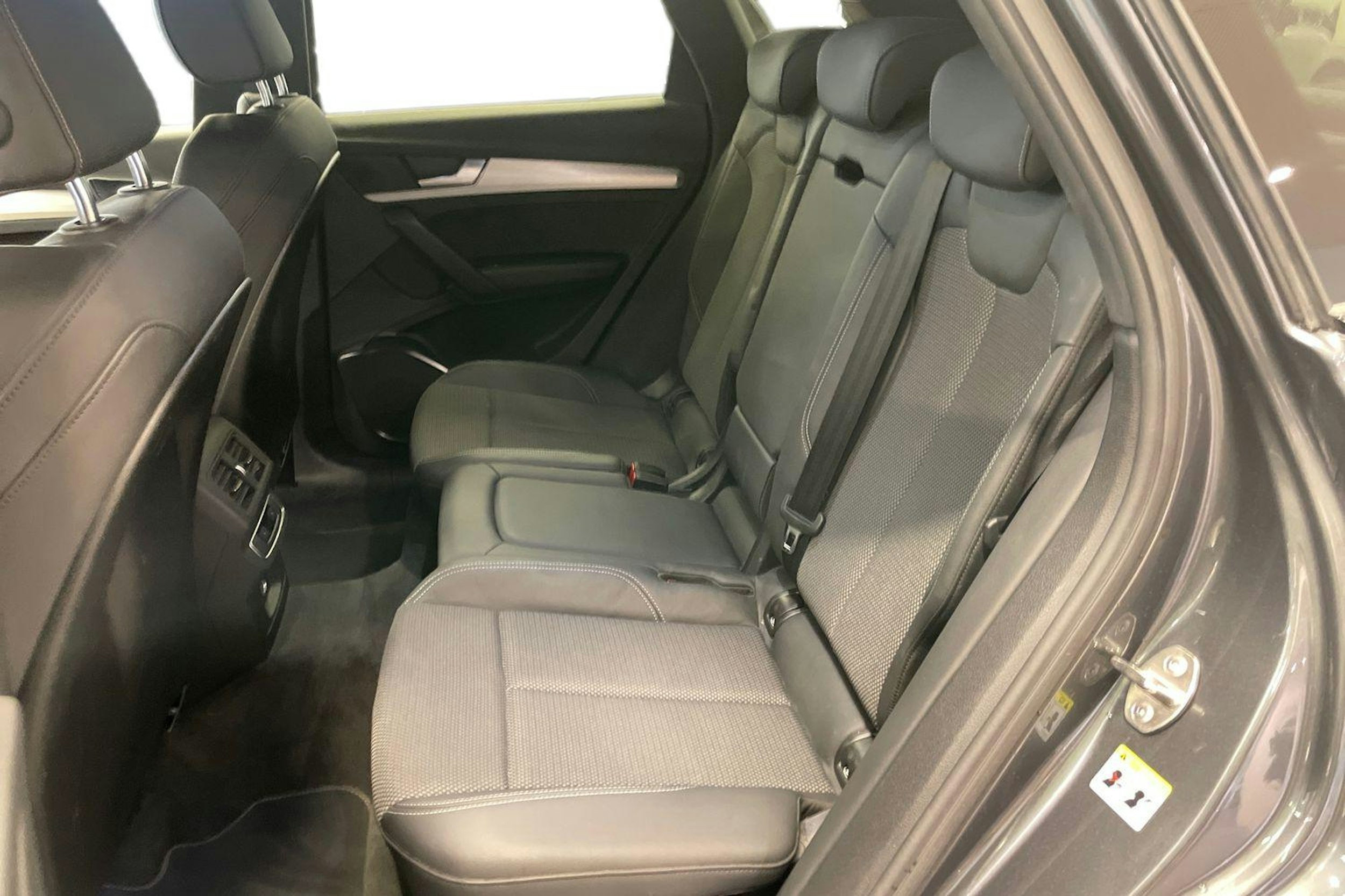 Harmaa Audi Q5 2021 kuva 10.