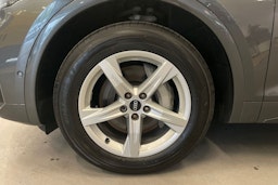 Harmaa Audi Q5 2021 kuva 11.