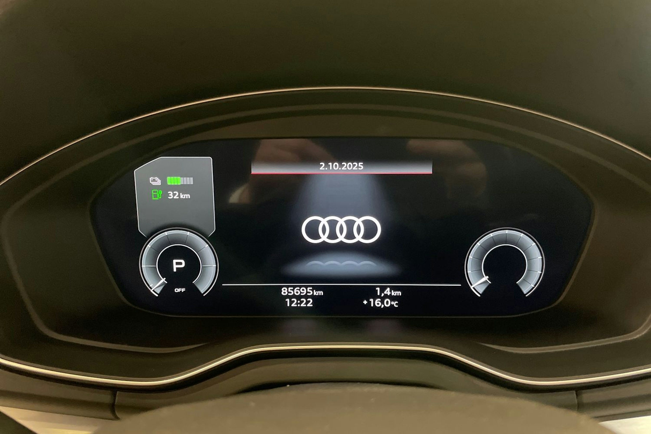 Harmaa Audi Q5 2021 kuva 16.