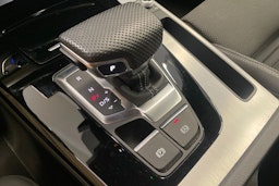 Harmaa Audi Q5 2021 kuva 22.
