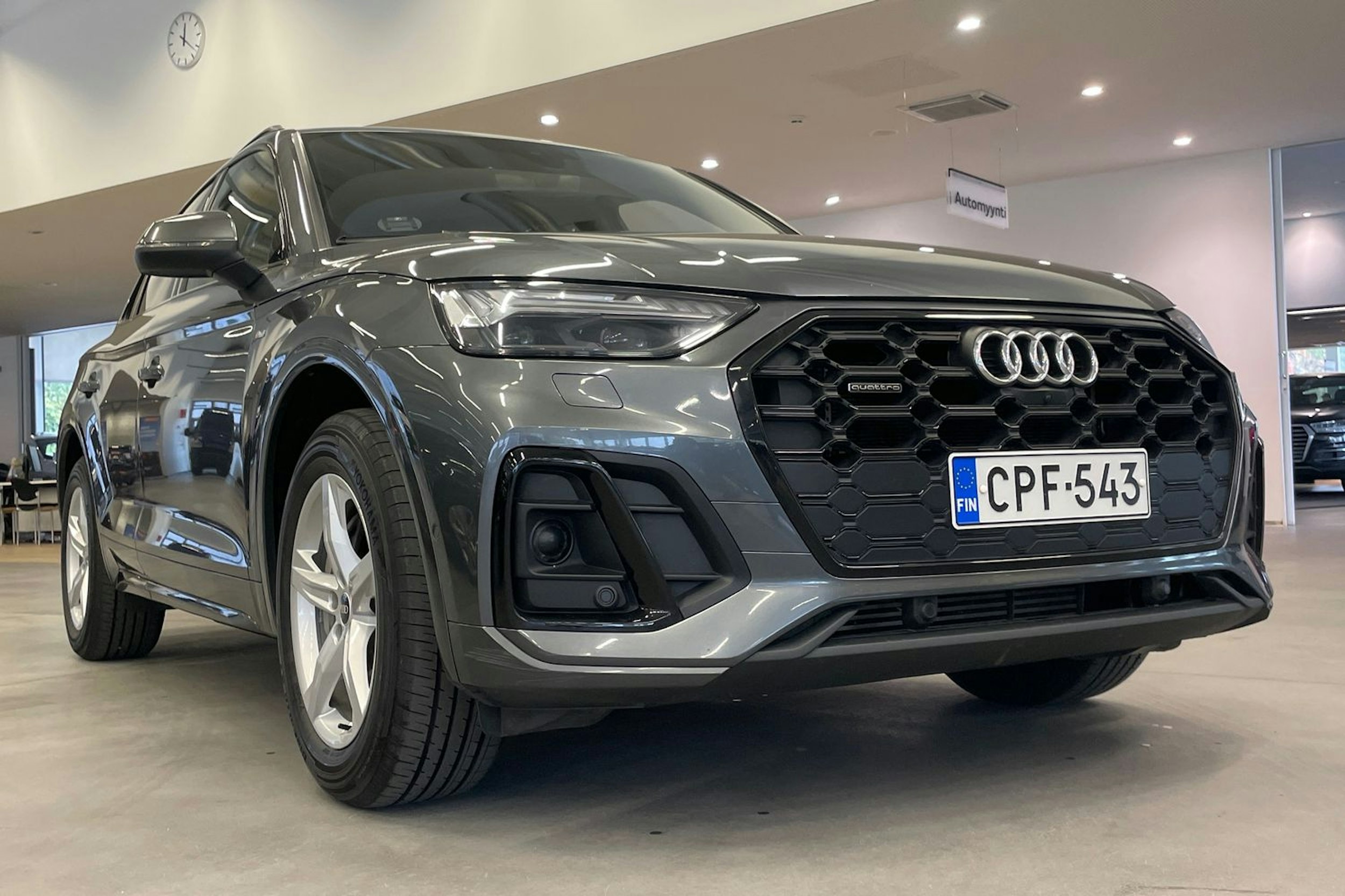 Harmaa Audi Q5 2021 kuva 26.