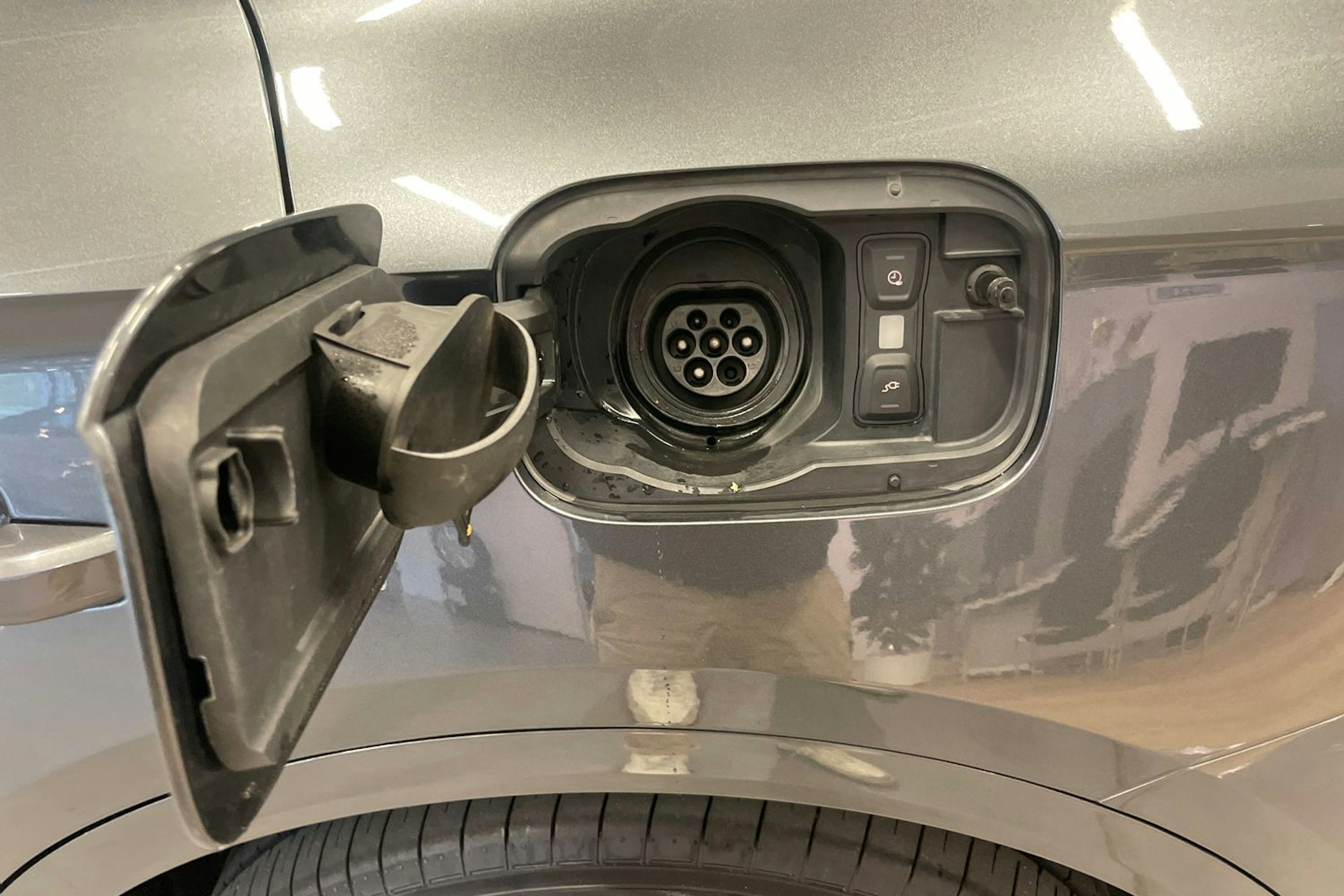 Harmaa Audi Q5 2021 kuva 27.