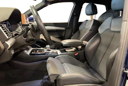 sininen Audi Q5 2021 kuva 3.