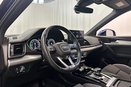 sininen Audi Q5 2021 kuva 10.