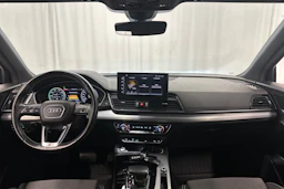 sininen Audi Q5 2021 kuva 11.