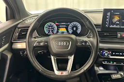 sininen Audi Q5 2021 kuva 12.