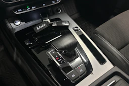 sininen Audi Q5 2021 kuva 16.
