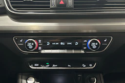 sininen Audi Q5 2021 kuva 17.