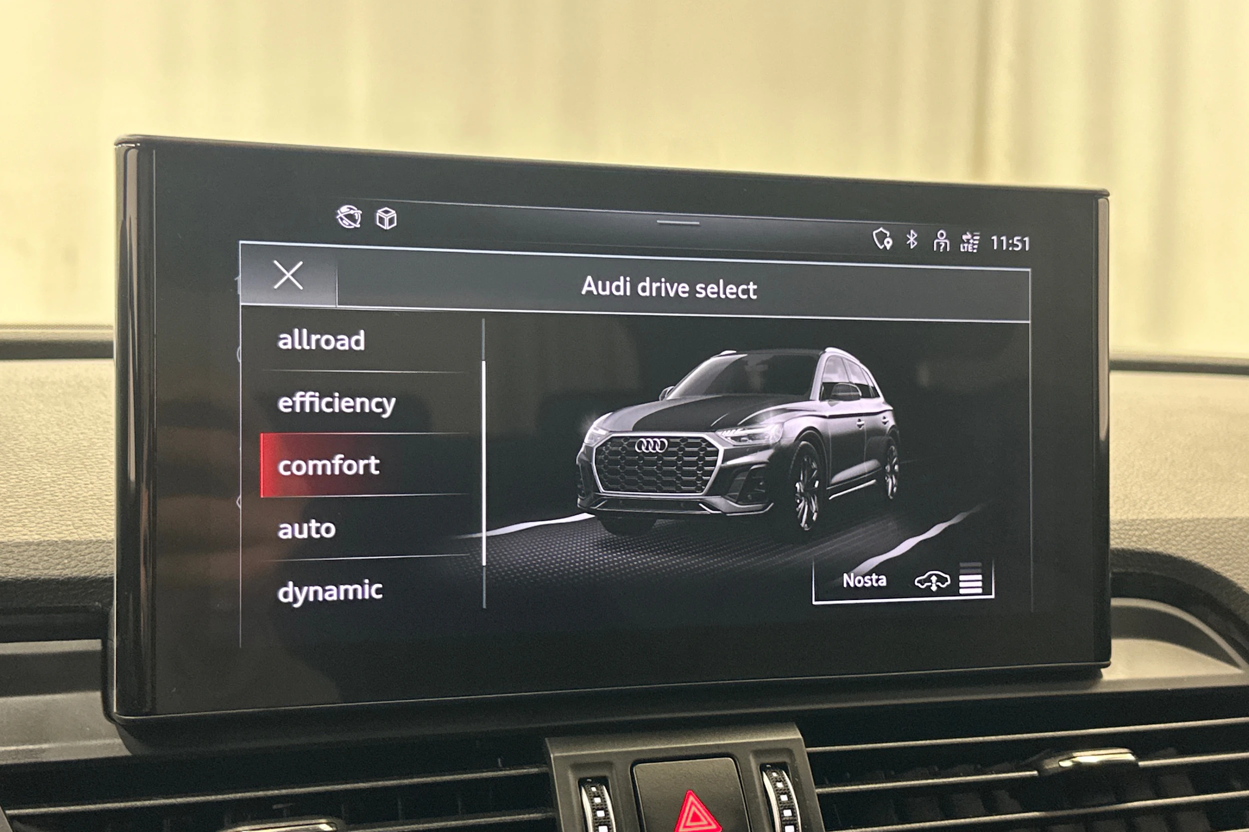 sininen Audi Q5 2021 kuva 20.