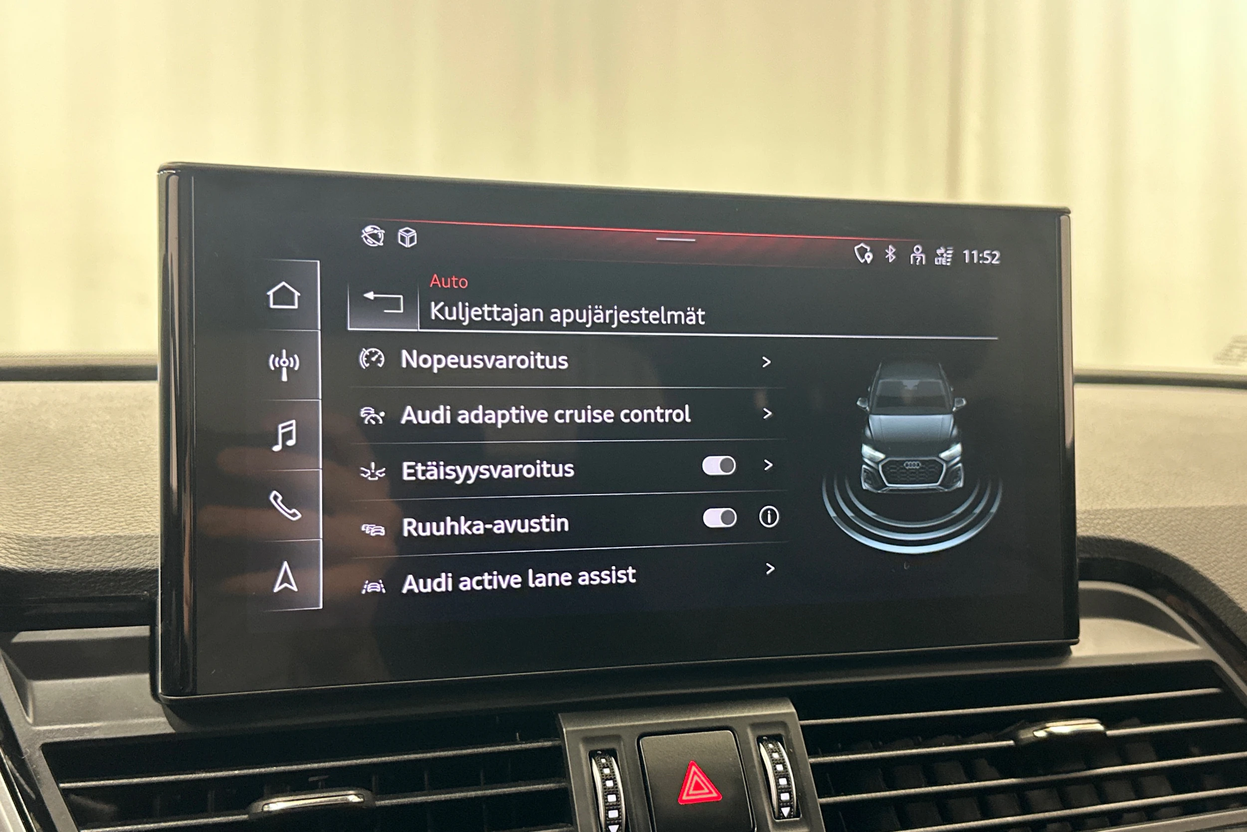 sininen Audi Q5 2021 kuva 21.