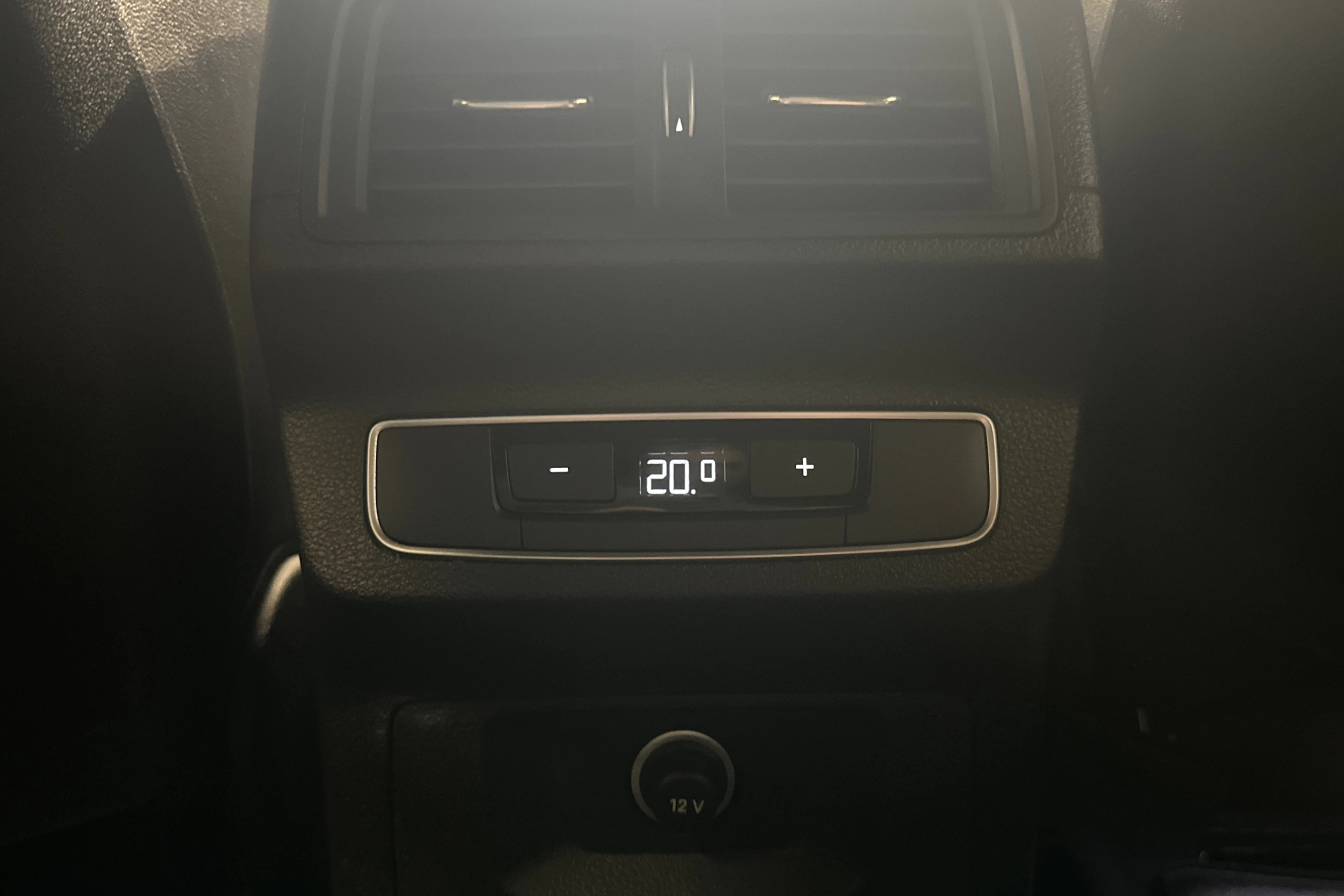 sininen Audi Q5 2021 kuva 27.