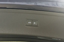 sininen Audi Q5 2021 kuva 30.