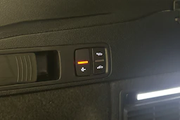sininen Audi Q5 2021 kuva 32.