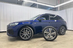 sininen Audi Q5 2021 kuva 33.