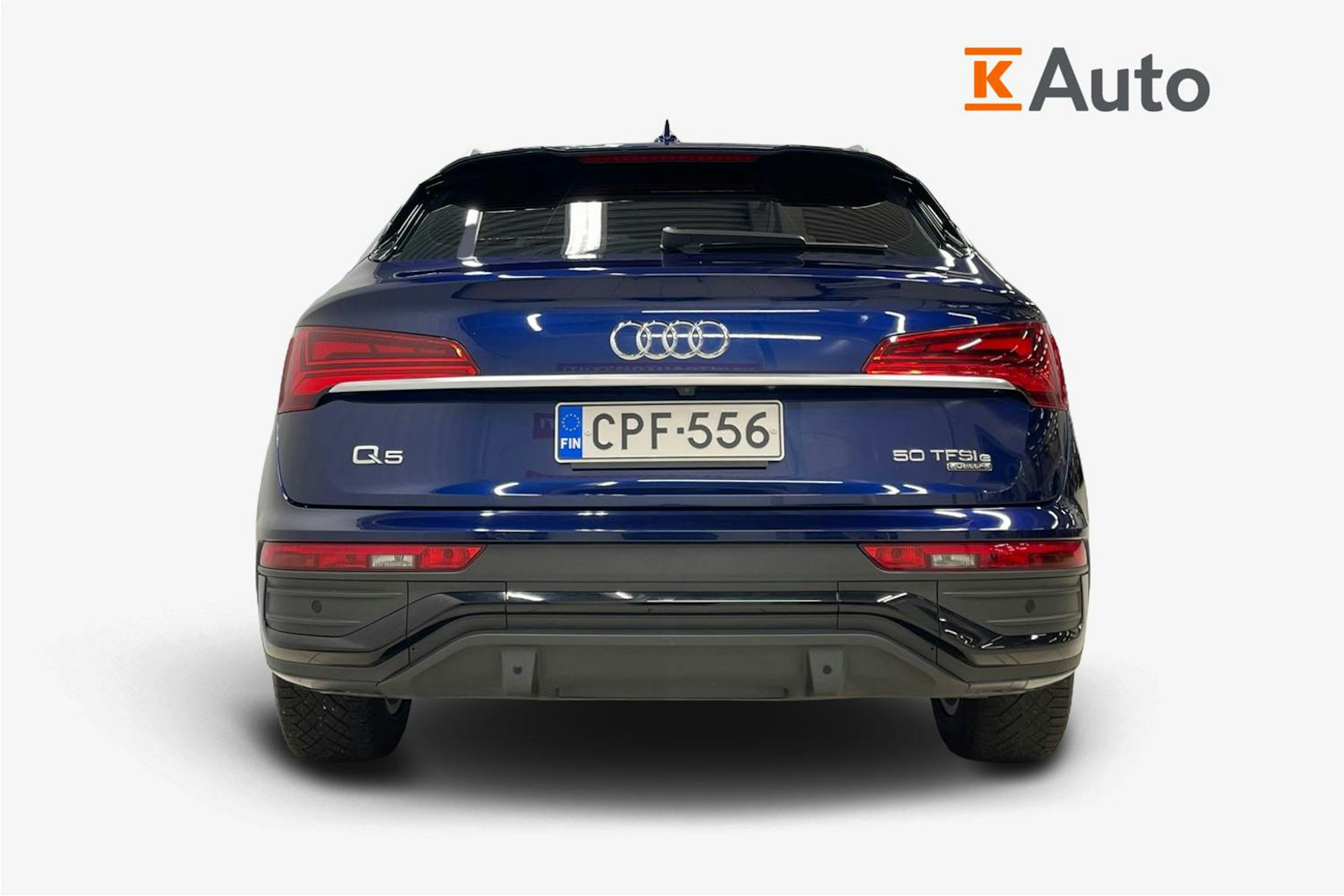 sininen Audi Q5 2021 kuva 3.
