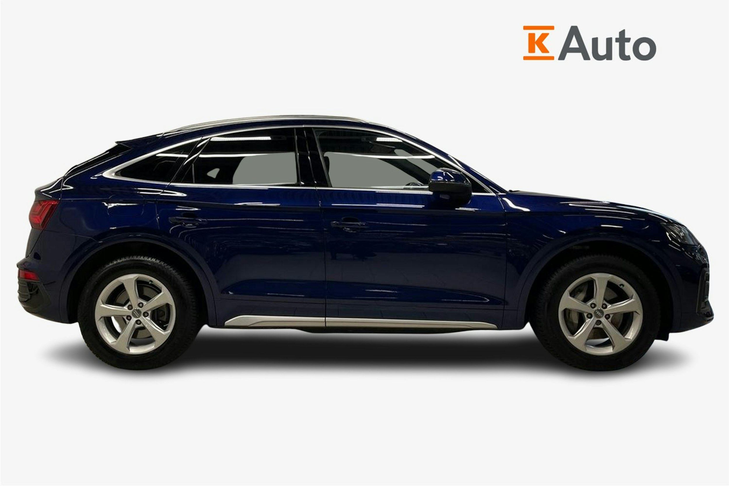 sininen Audi Q5 2021 kuva 6.