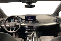 sininen Audi Q5 2021 kuva 9.