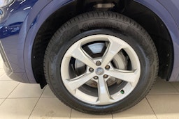 sininen Audi Q5 2021 kuva 11.