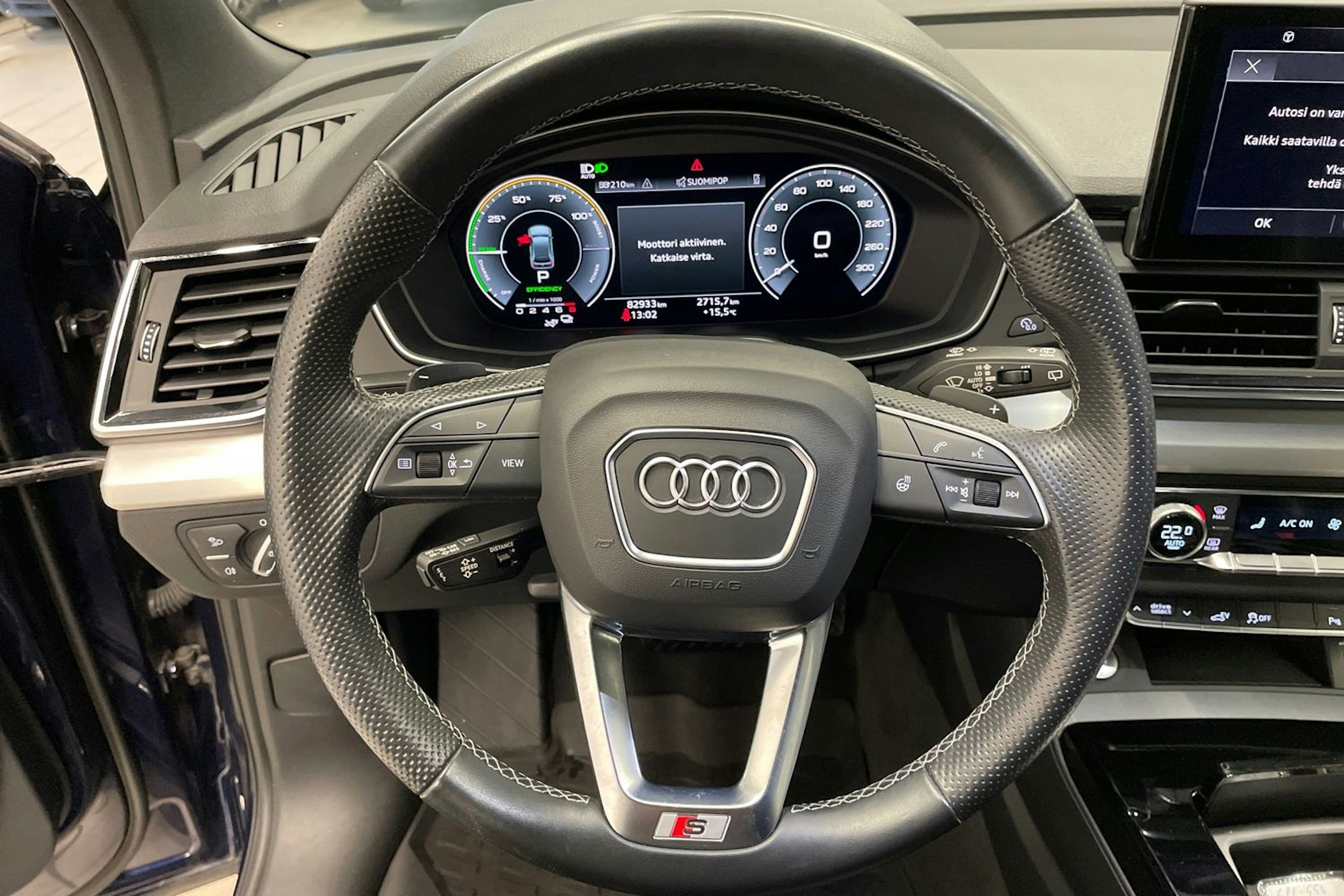 sininen Audi Q5 2021 kuva 14.