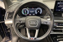 sininen Audi Q5 2021 kuva 14.