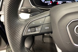 sininen Audi Q5 2021 kuva 16.