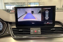 sininen Audi Q5 2021 kuva 18.