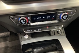sininen Audi Q5 2021 kuva 19.