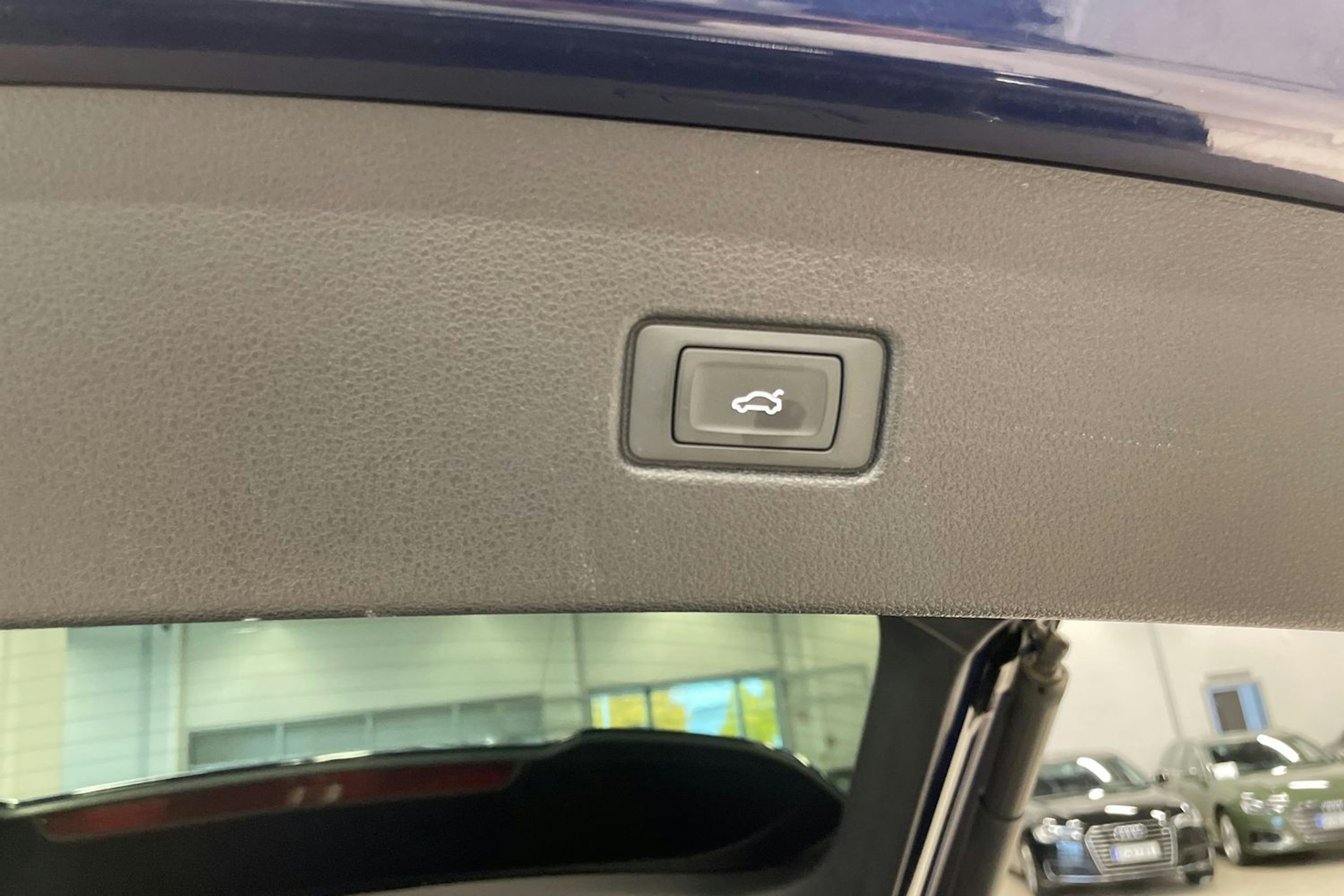 sininen Audi Q5 2021 kuva 22.