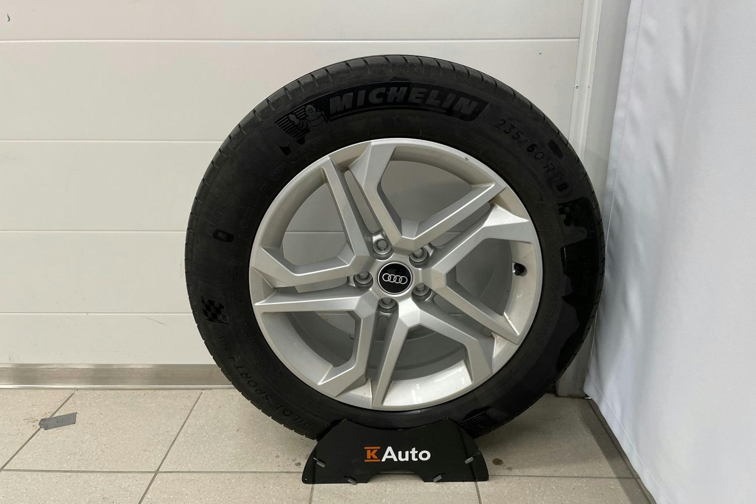 sininen Audi Q5 2021 kuva 23.