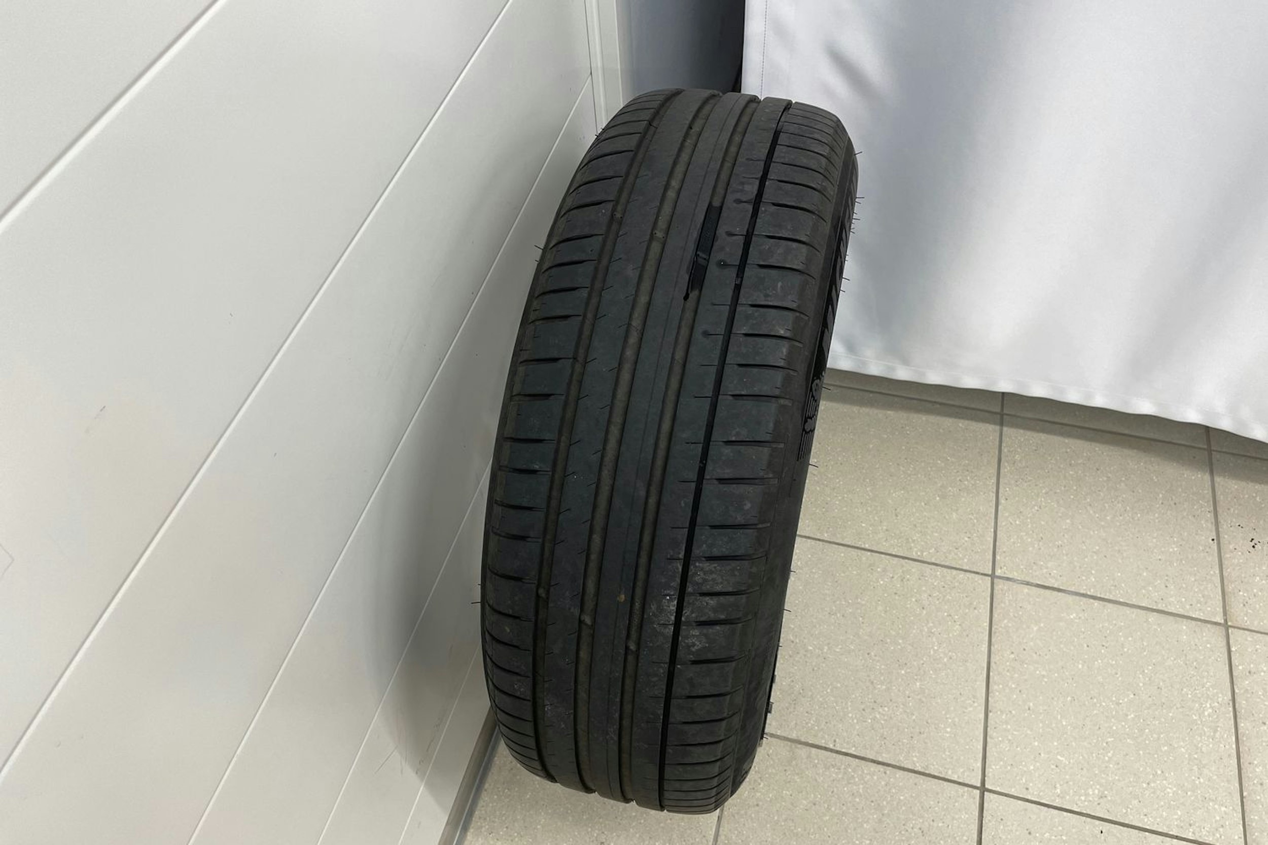 sininen Audi Q5 2021 kuva 24.