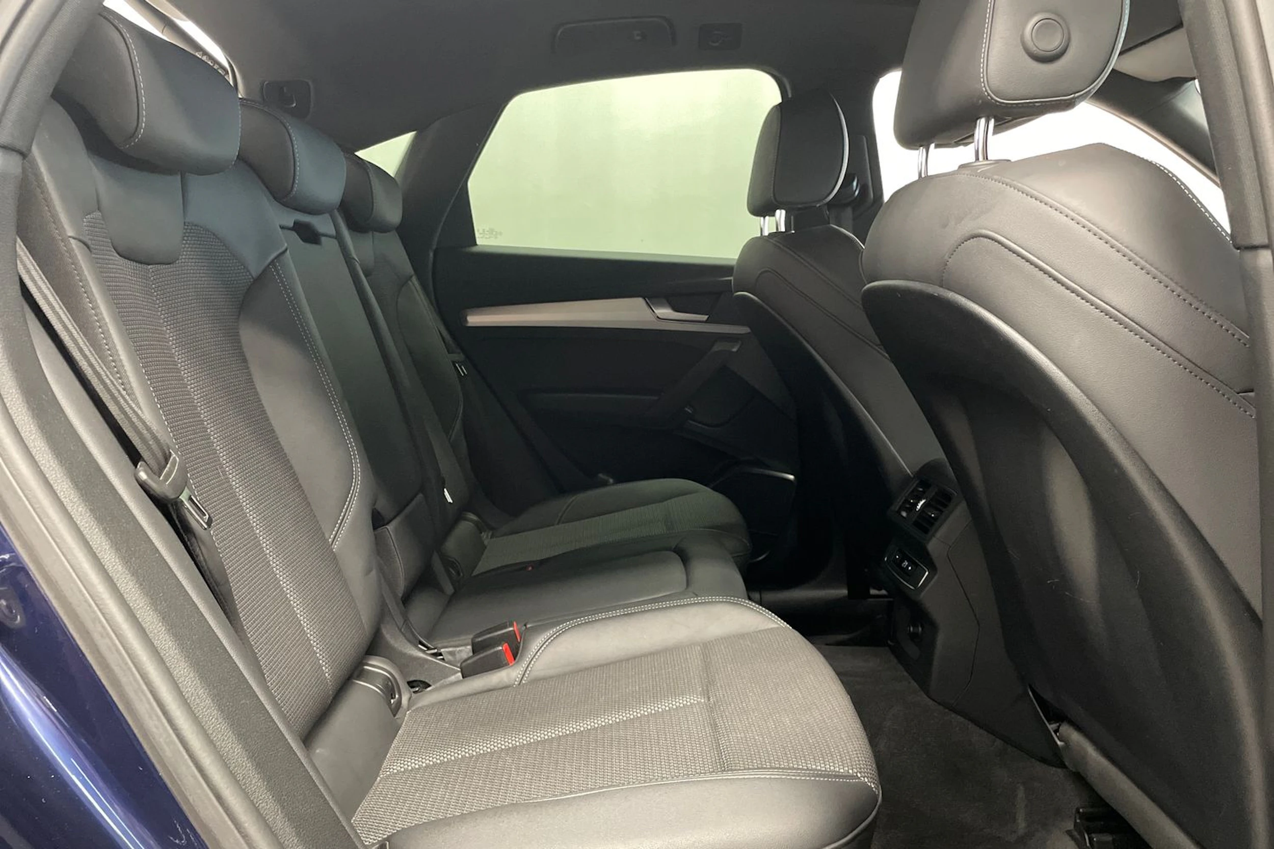 Sininen Audi Q5 2021 kuva 30.