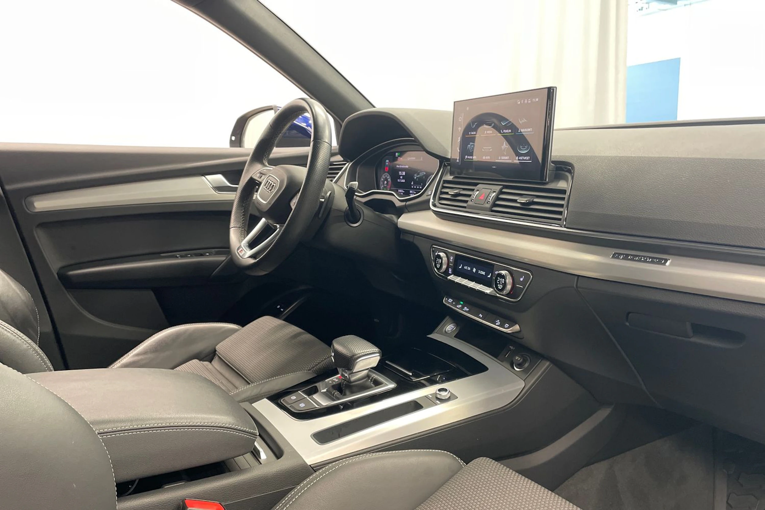 Sininen Audi Q5 2021 kuva 32.