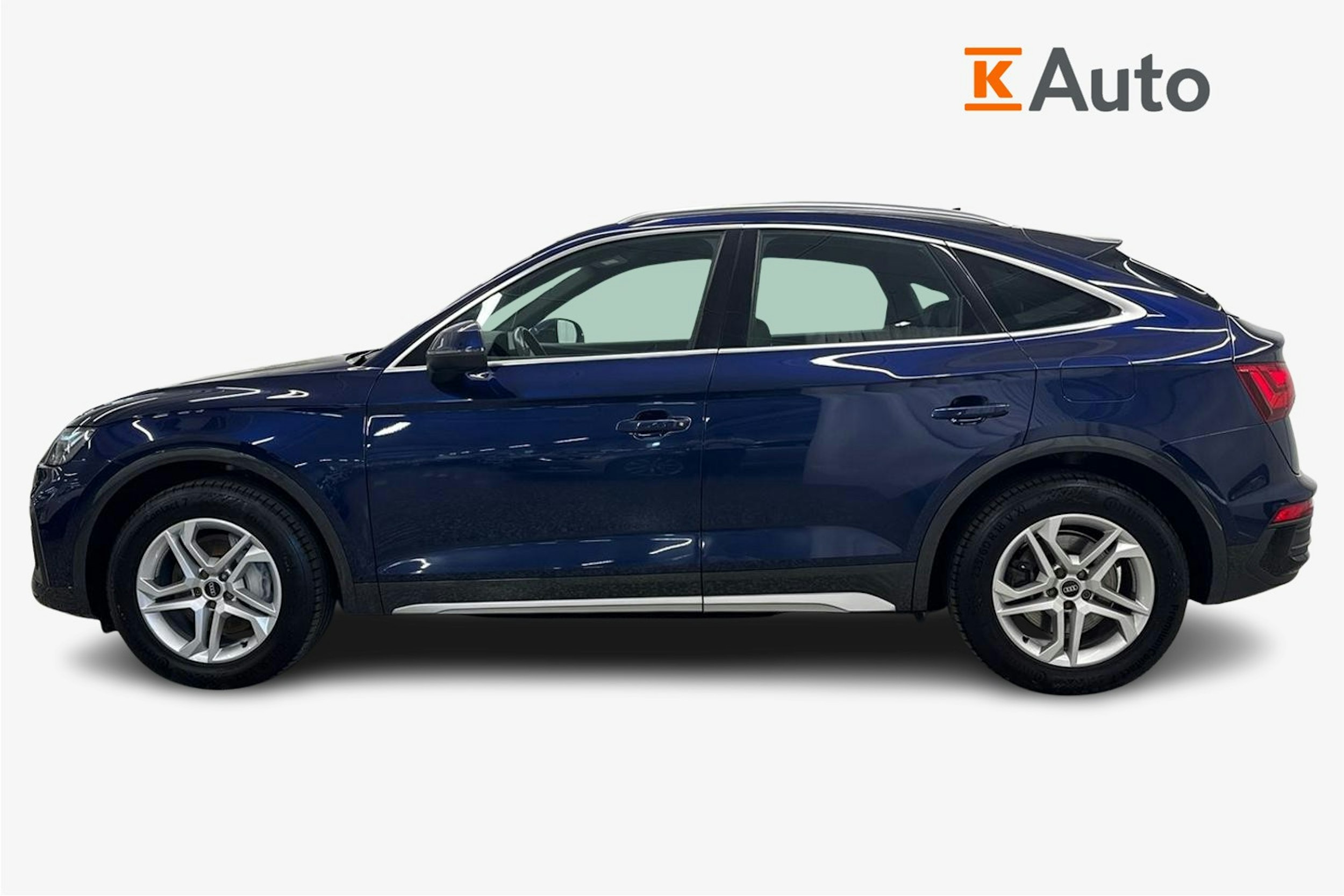 Sininen Audi Q5 2021 kuva 6.