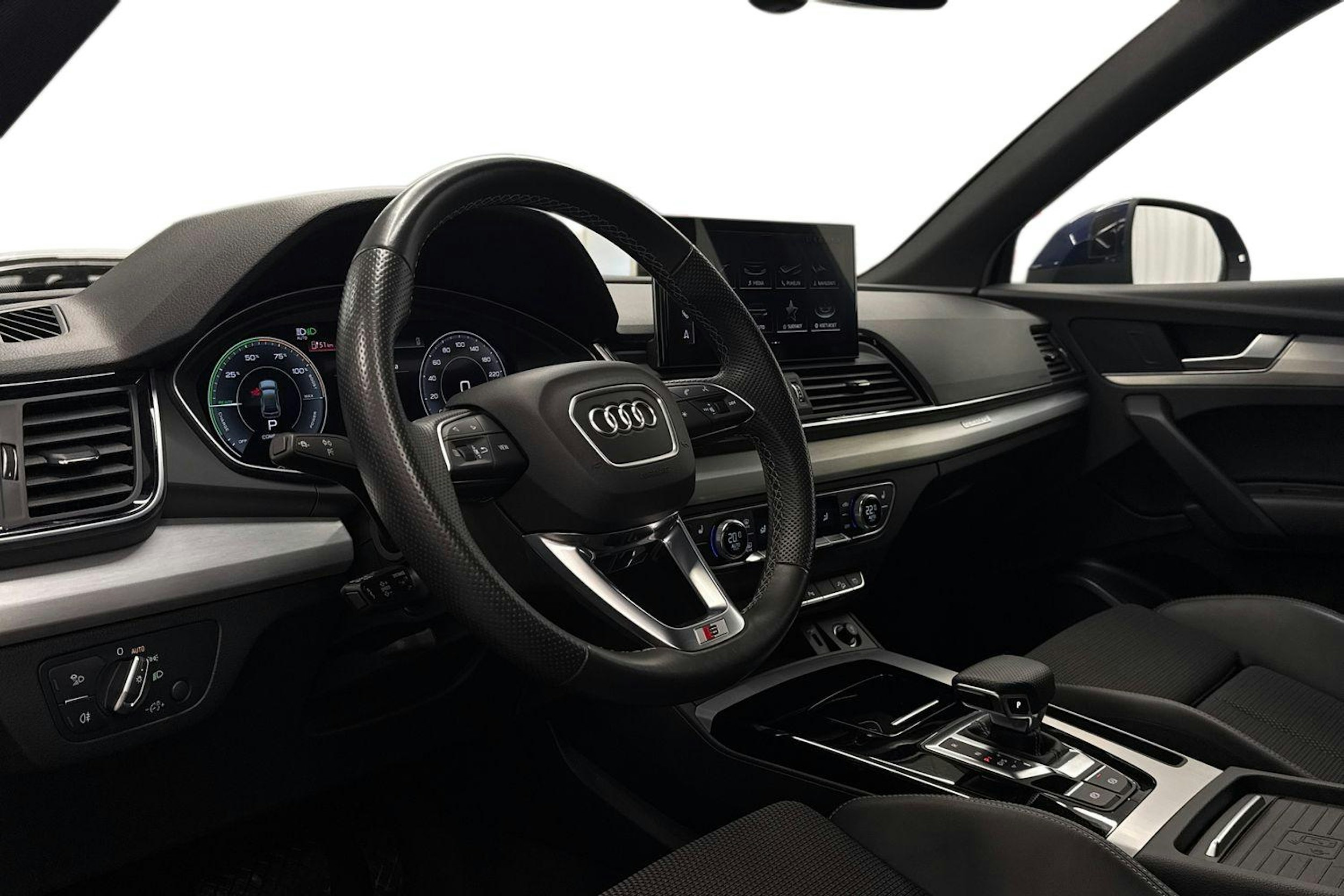 Sininen Audi Q5 2021 kuva 7.