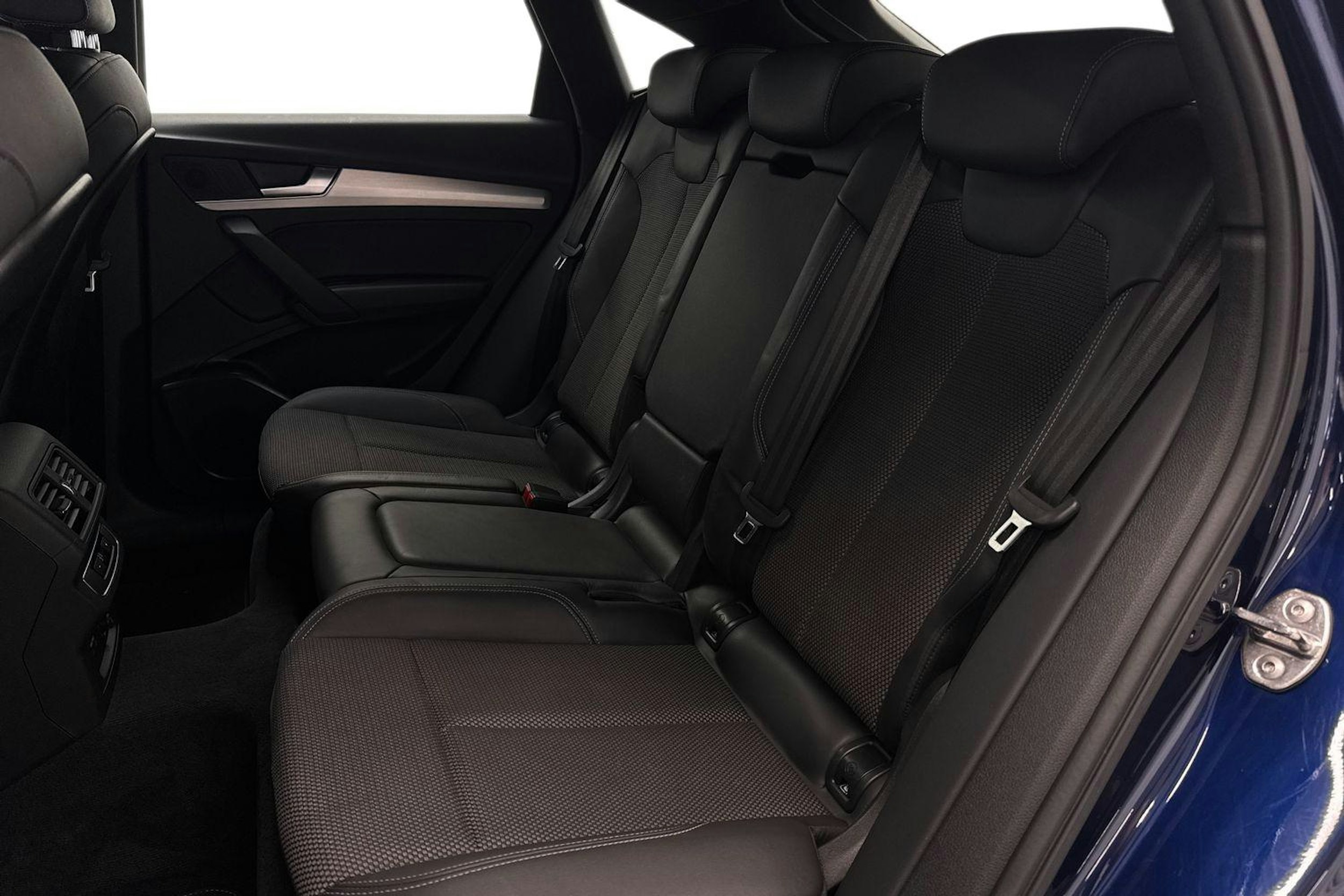 Sininen Audi Q5 2021 kuva 10.