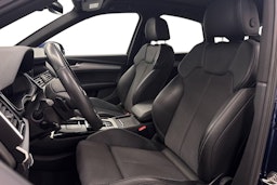 Sininen Audi Q5 2021 kuva 11.