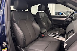 Sininen Audi Q5 2021 kuva 13.