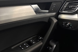 Sininen Audi Q5 2021 kuva 19.