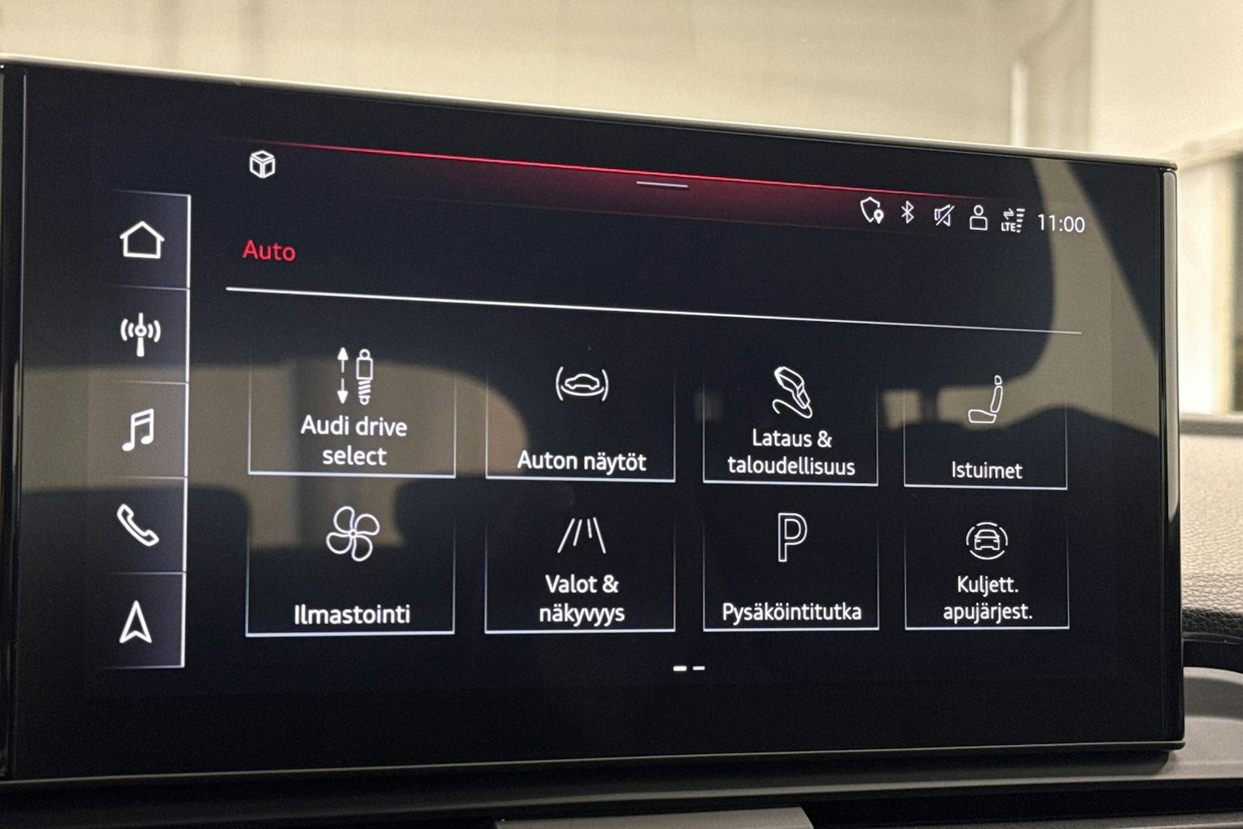 Sininen Audi Q5 2021 kuva 29.