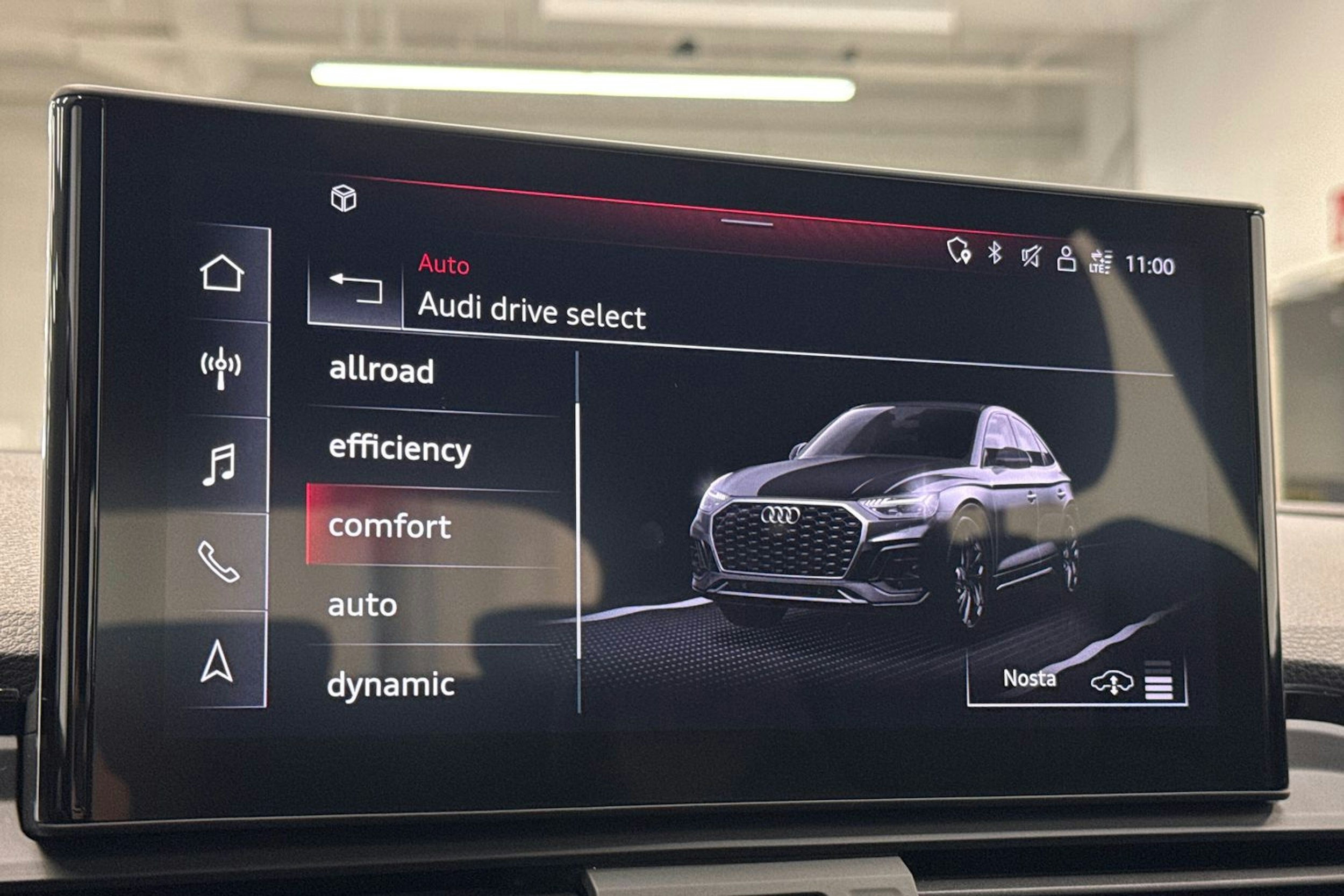 Sininen Audi Q5 2021 kuva 30.