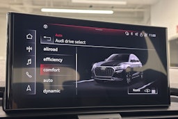 Sininen Audi Q5 2021 kuva 30.