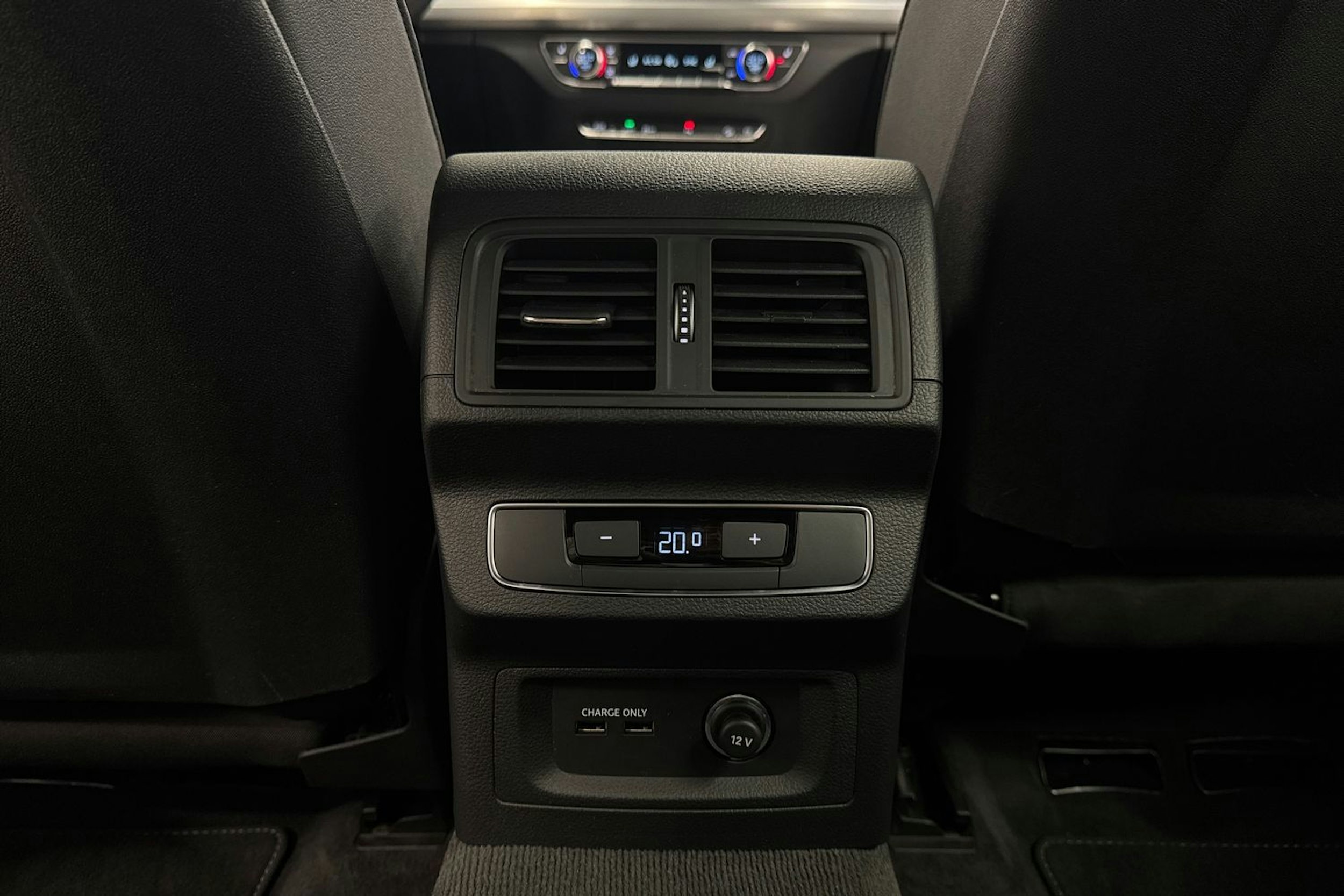 Sininen Audi Q5 2021 kuva 35.