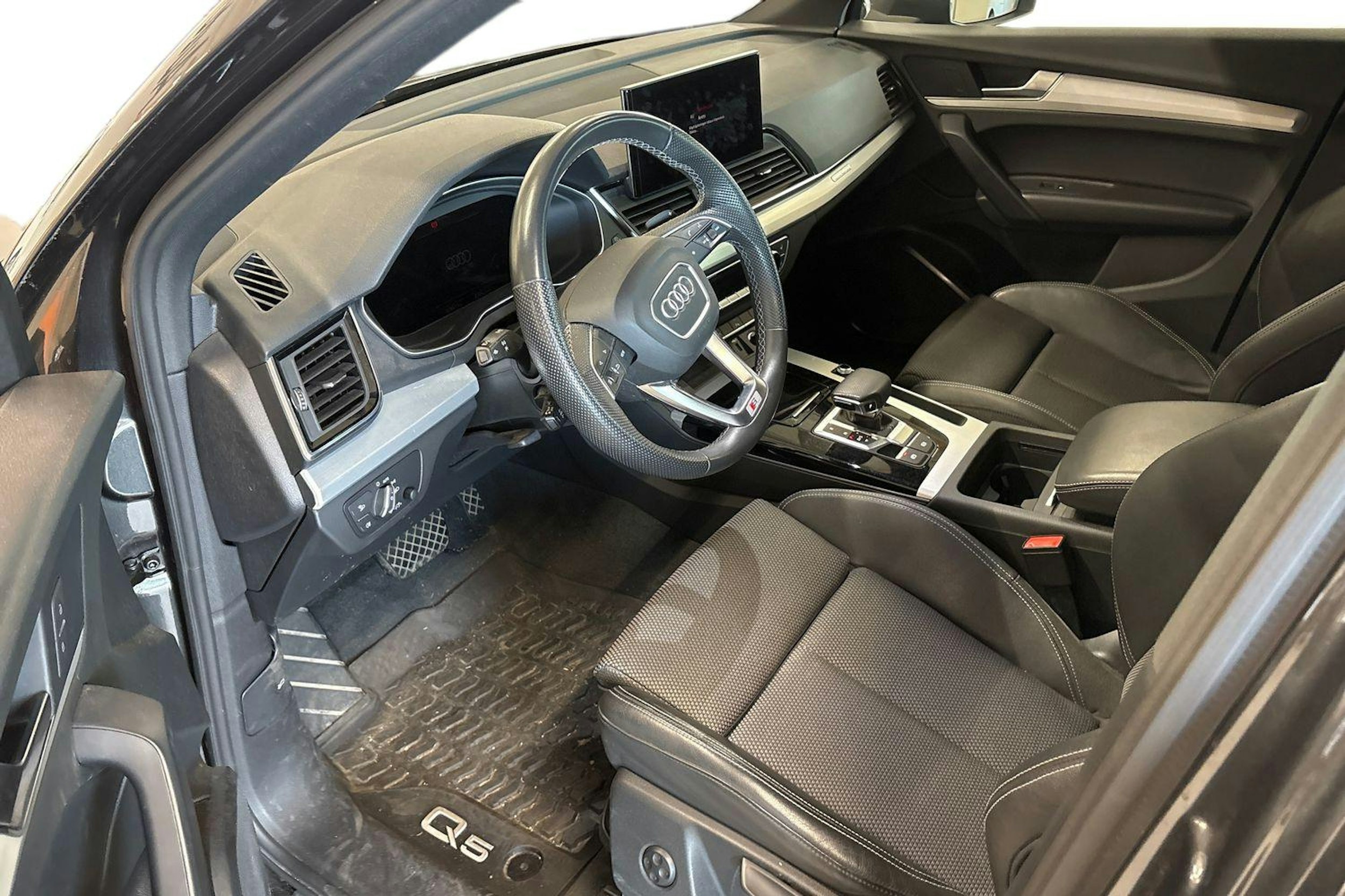 met. harmaa Audi Q5 2021 kuva 3.