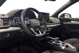 Musta Audi Q5 2021 kuva 3.