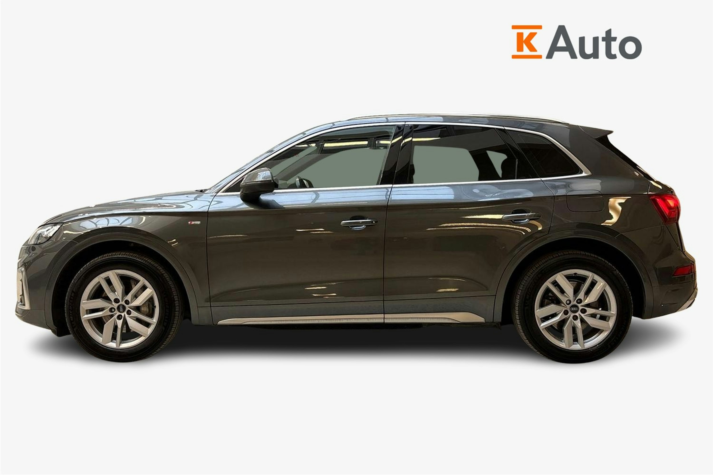 harmaa Audi Q5 2021 kuva 6.