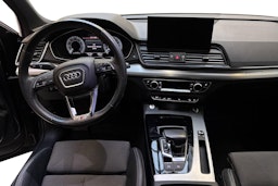 harmaa Audi Q5 2021 kuva 9.