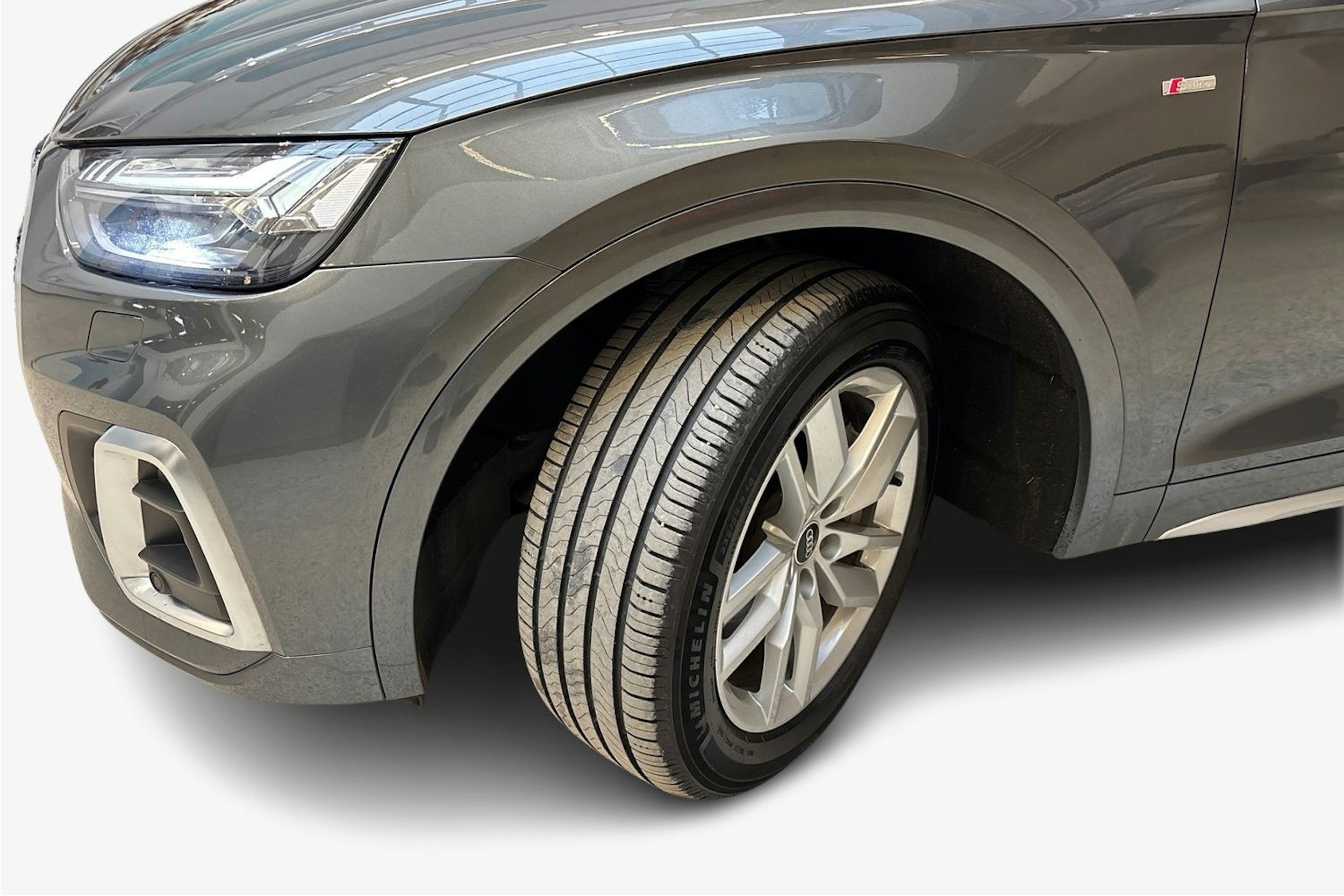 harmaa Audi Q5 2021 kuva 11.