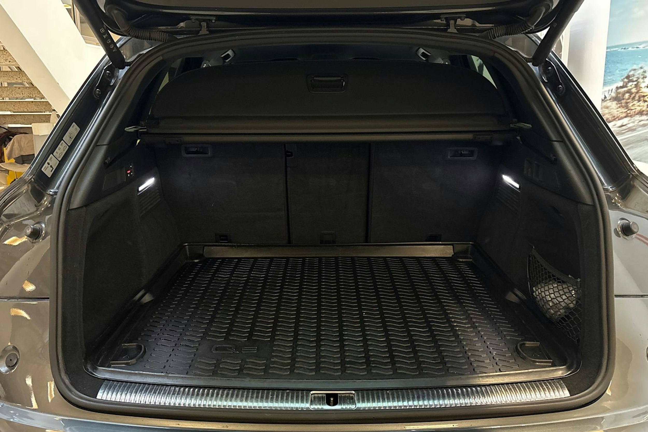 harmaa Audi Q5 2021 kuva 14.