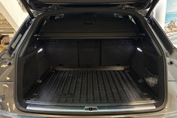 harmaa Audi Q5 2021 kuva 14.