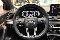 harmaa Audi Q5 2021 kuva 19.